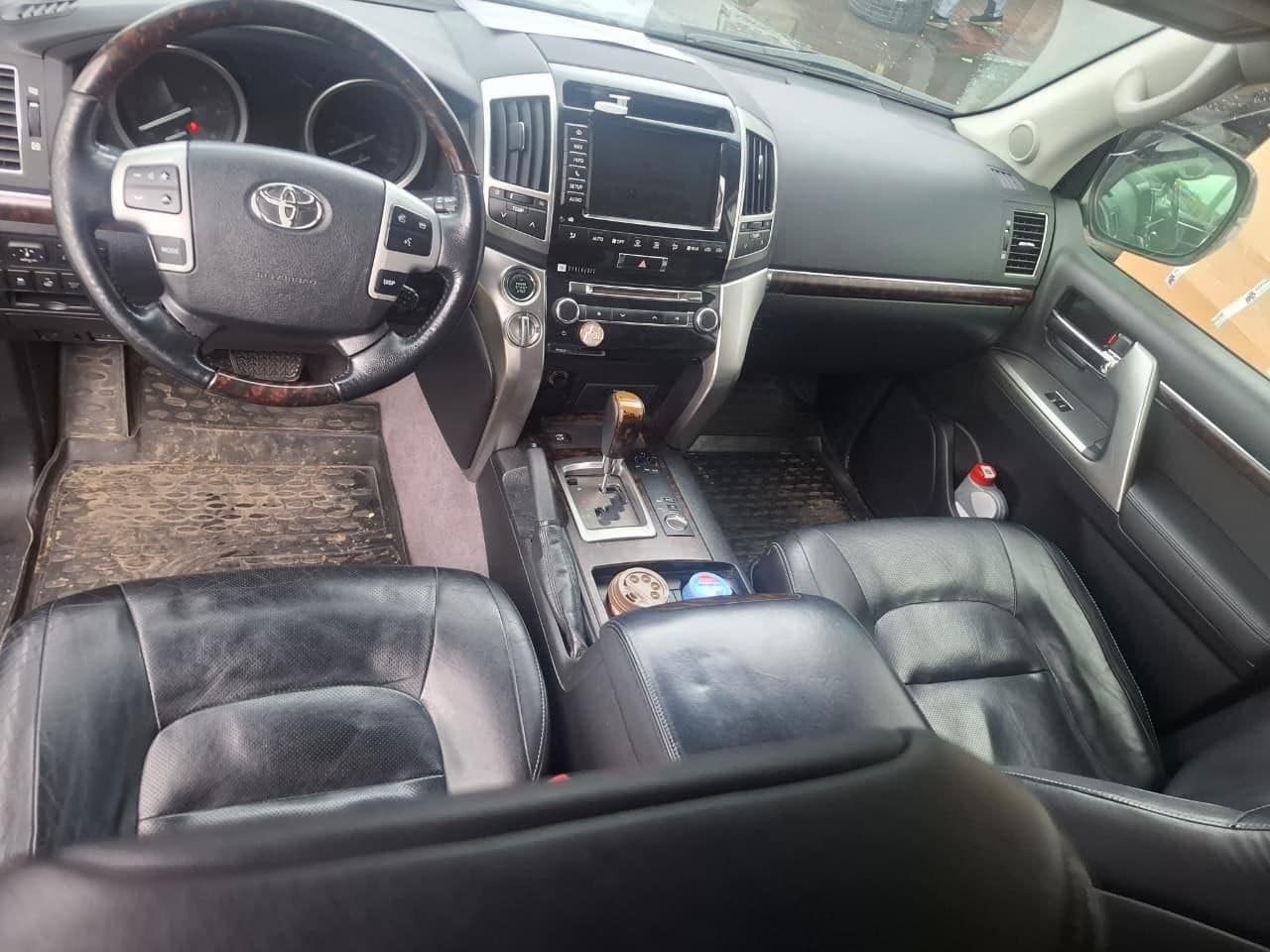 Перетяжка салона Land Cruiser 200 в автоателье Цех №13, до — фото 9